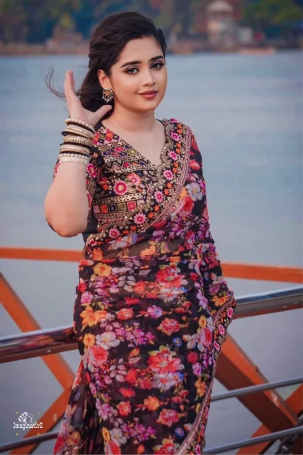 প্রিমিয়াম ইন্ডিয়ান সিল্ক পার্টি শাড়ী + ব্লাউজ পিস (Code#NB-25) - Image 16