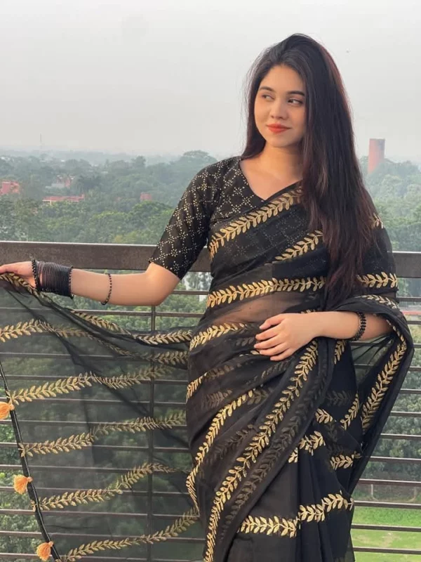 প্রিমিয়াম সেমি মসলিন শাড়ী + ম্যাচিং ব্লাউজ পিচ (Code#SM-415) - Image 4