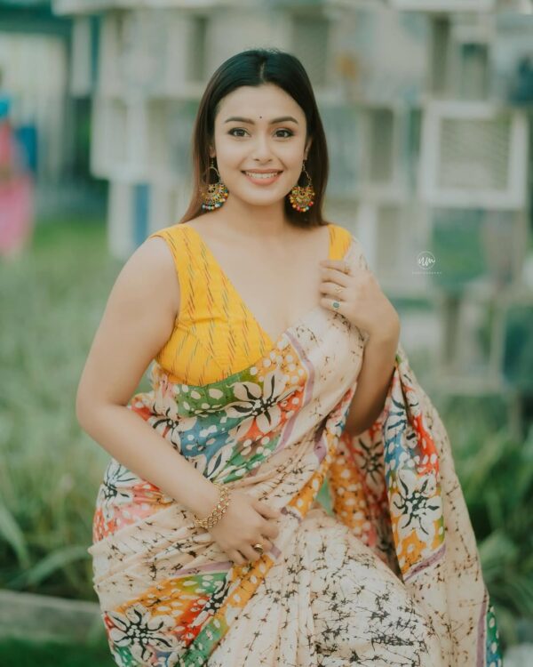 উন্নত সফট সিল্ক শাড়ী + ব্লাউজ পিছ - Image 1
