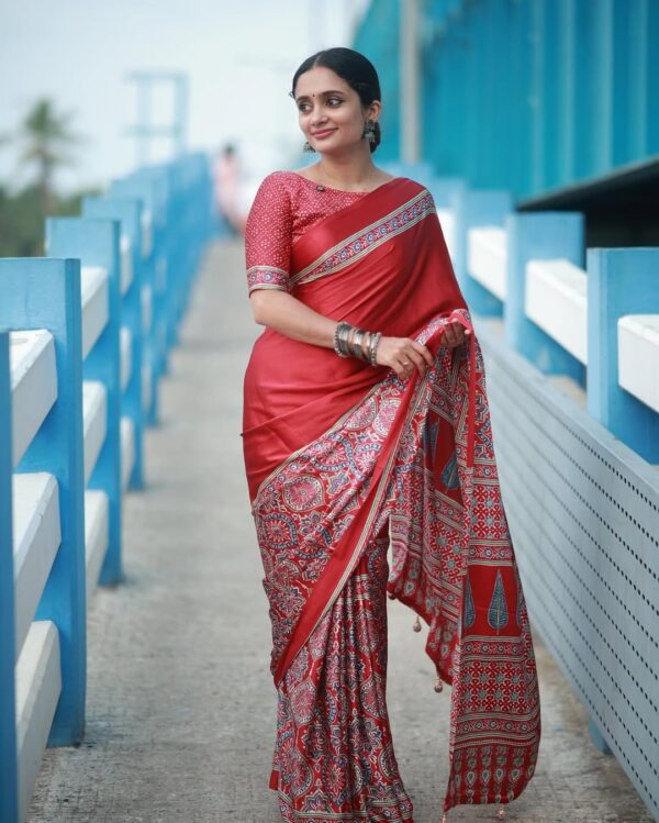 প্রিমিয়াম সফ্ট সিল্ক শাড়ি +ব্লাউজ পিছ - Image 1