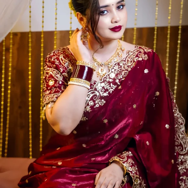 প্রিমিয়াম আফগানি সিল্ক শাড়িটির ( ব্লাউজ: ট্যাসেল লেসসহ ম্যাচিং আনস্টিচড বড় ব্লাউজ পিস )