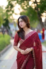 প্রিমিয়াম ইন্ডিয়ান স্টোনের জর্জেট পার্টি শাড়ি (লাল মেরুন) - Image 6