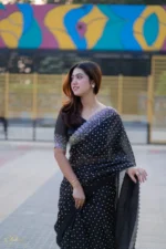 প্রিমিয়াম ইন্ডিয়ান স্টোনের জর্জেট পার্টি শাড়ি (ব্লাক ) - Image 3