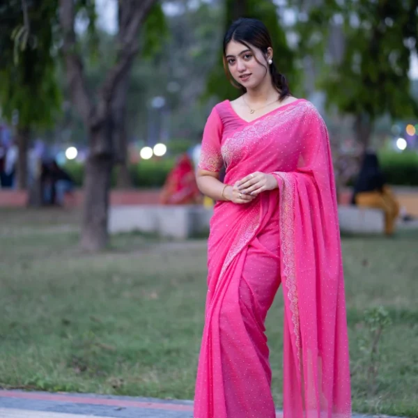 প্রিমিয়াম ইন্ডিয়ান স্টোনের জর্জেট পার্টি শাড়ি (গোলাপী)