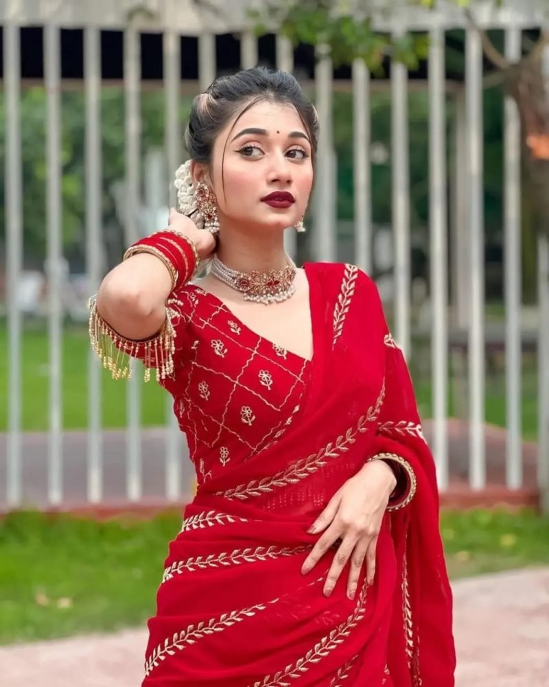 প্রিমিয়াম শাড়ী + ব্লাউজ পিস (লাল-কালার)