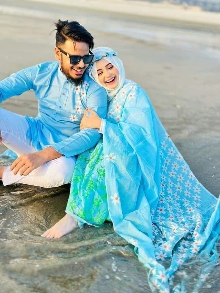 এক্সক্লুসিভ হ্যান্ড প্রিন্টেড কালারফুল ম্যাচিং কাপল শাড়ি অ্যান্ড পাঞ্জাবি সেট